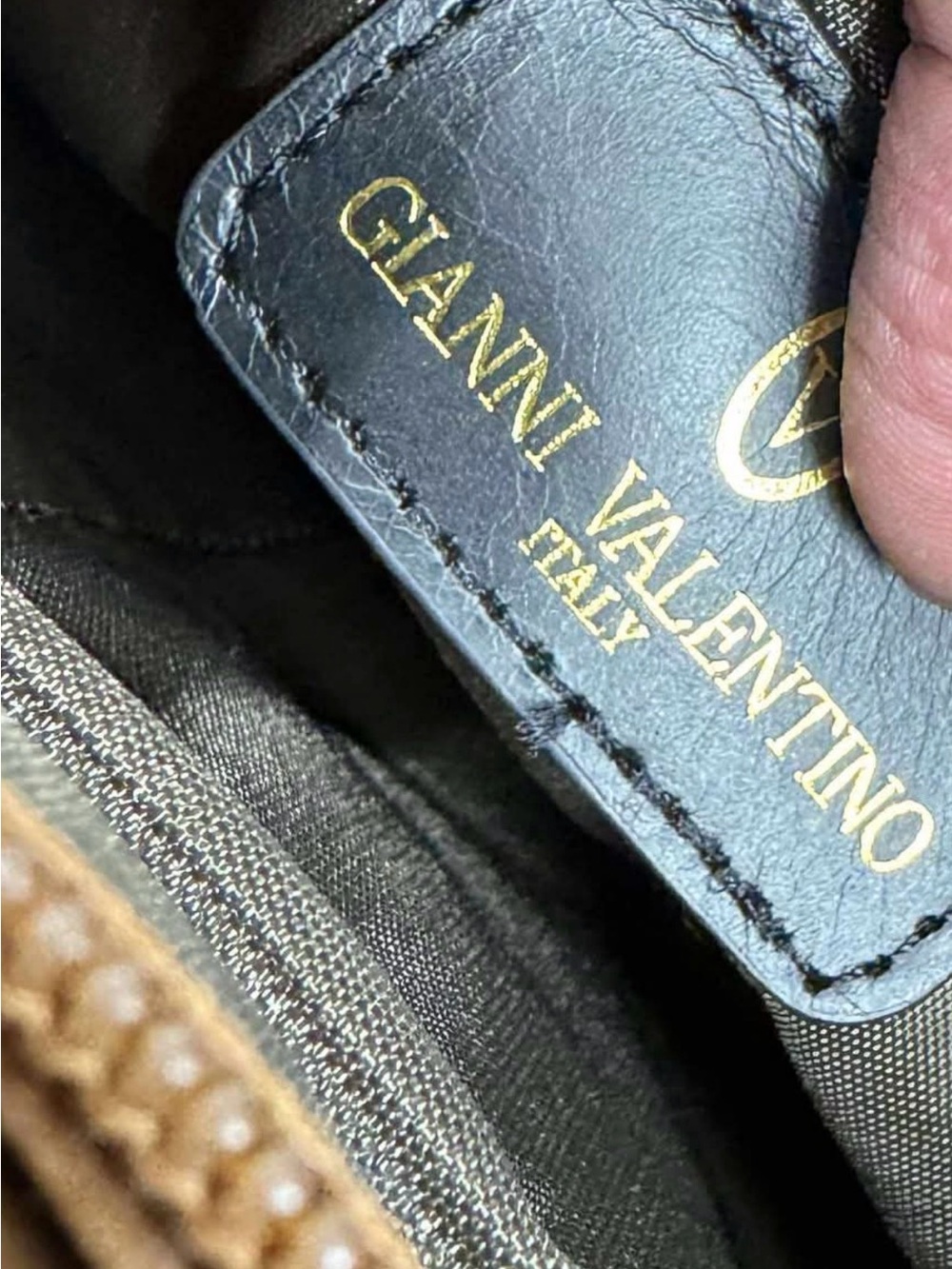 Elegant Gianni Valentino Bag with Gold Accent - Picture 4 of 5